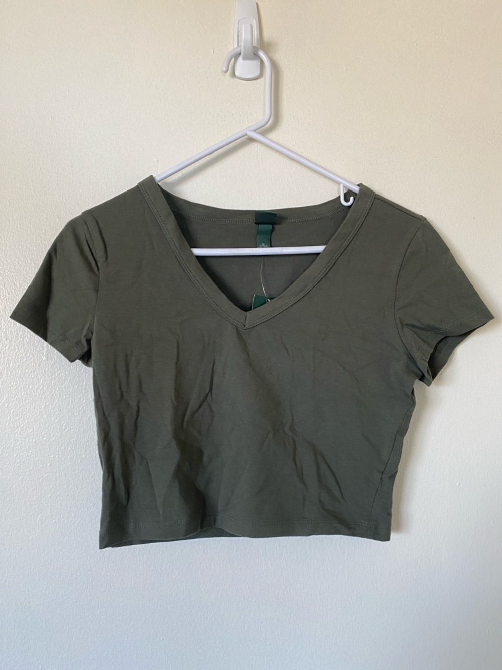 Wild Fable Olive Green V Neck Crop Top in Womens Size Medium | Army Green